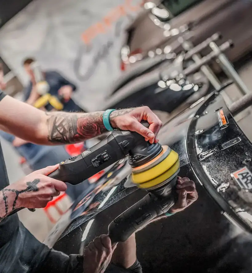 Auton kiillotustarvikkeet ja välineet detailingiin