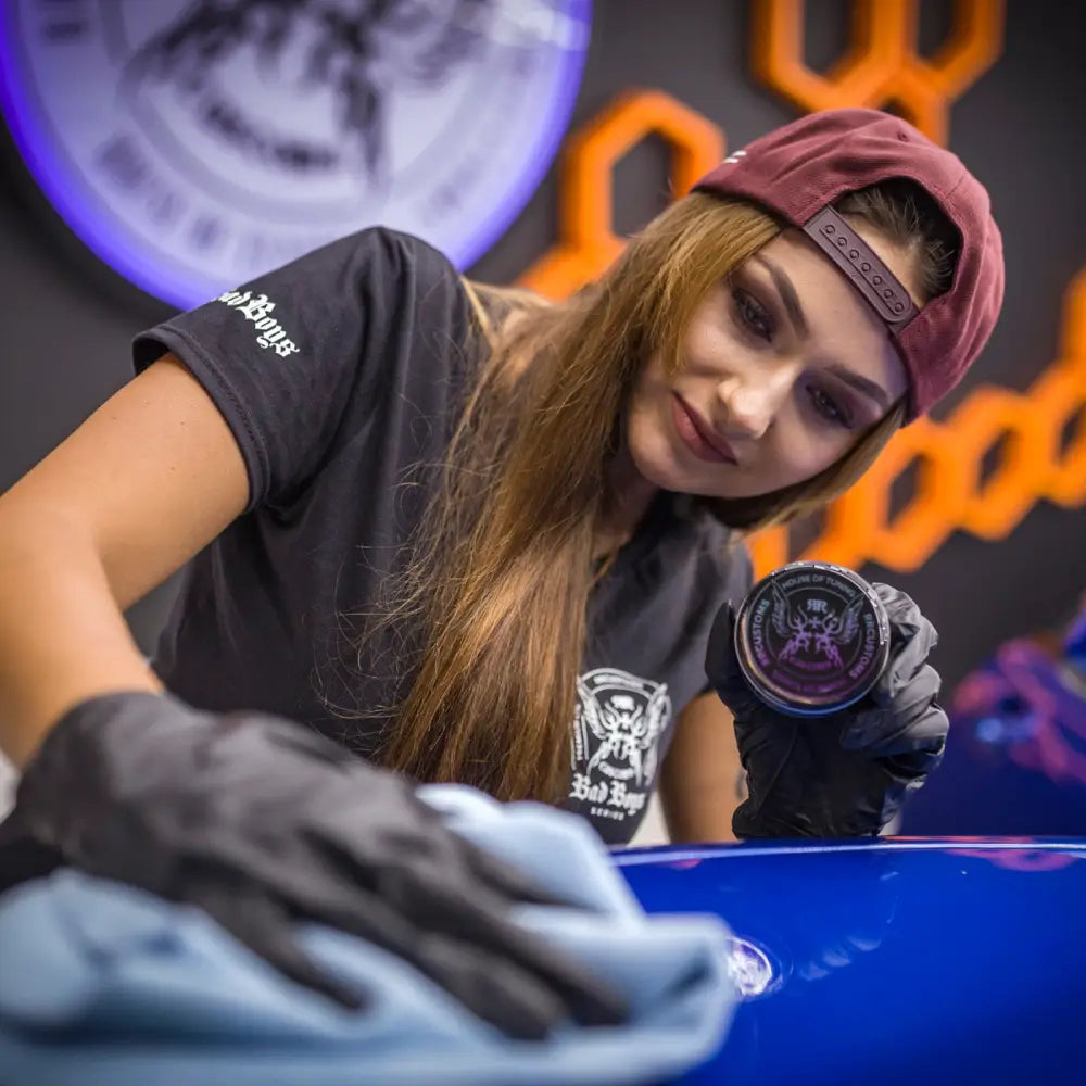 Auton viimeistely ja suojaus pesun jälkeen