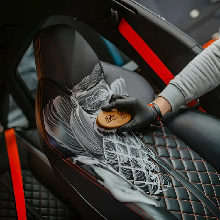 Auton nahkaverhoilun pesu- ja hoitotuotteet Carmore verkkokaupasta