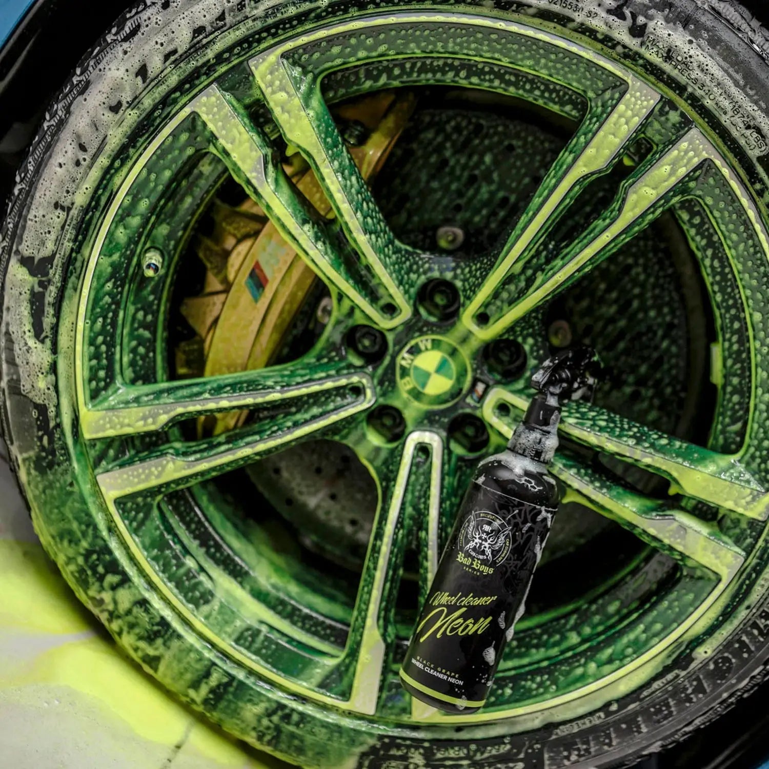 Vanteiden ja renkaiden puhdistus hoito