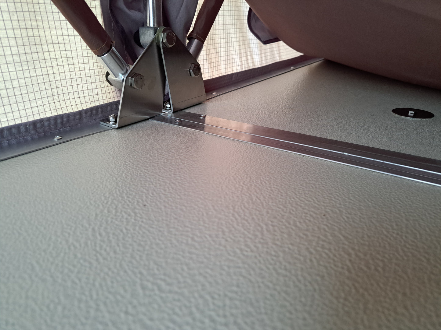 ILMA Auton kattoteltta lyhyt 1.4 HARMAA