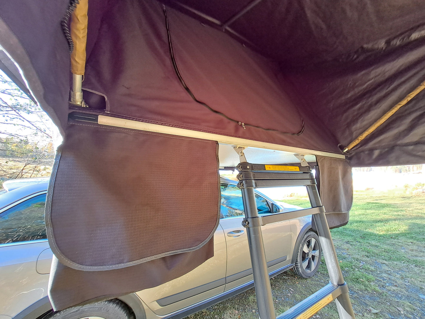 ILMA Auton kattoteltta, pitkä 1.6 MUSTA